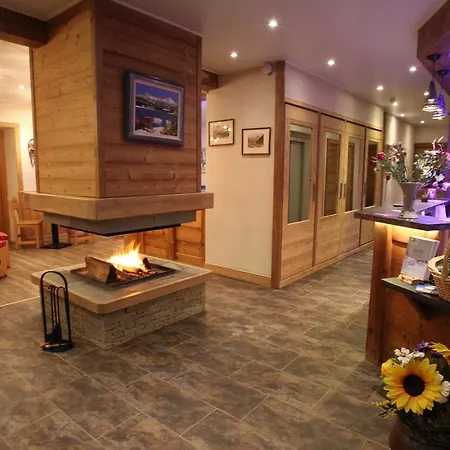 Chalet-hotel Le Beausoleil, The Originals Relais ホテル 3*