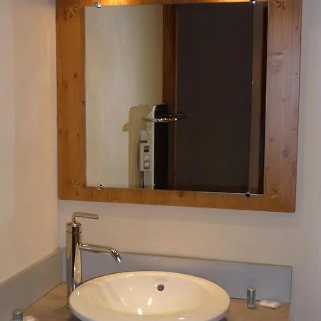Chalet-hotel Le Beausoleil, The Originals Relais ホテル Fontcouverte-la-Toussuire