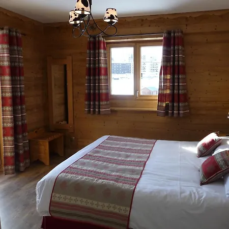 Chalet-hotel Le Beausoleil, The Originals Relais ホテル Fontcouverte-la-Toussuire