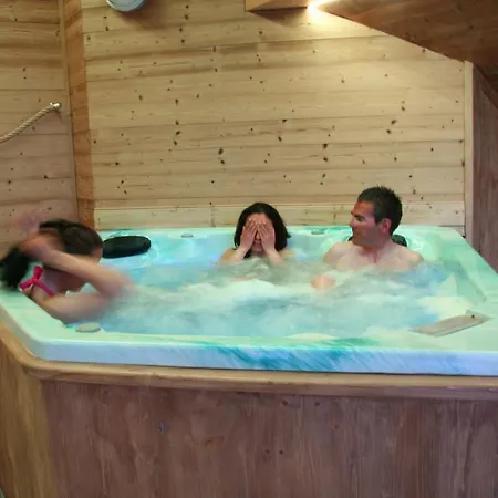Chalet-hotel Le Beausoleil, The Originals Relais ホテル Fontcouverte-la-Toussuire