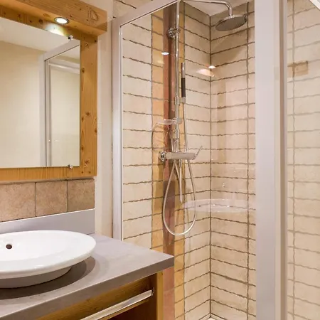 Отель Chalet-hotel Le Beausoleil, The Originals Relais 3*